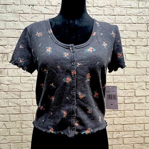 Button front crop NEW WITH TAGS